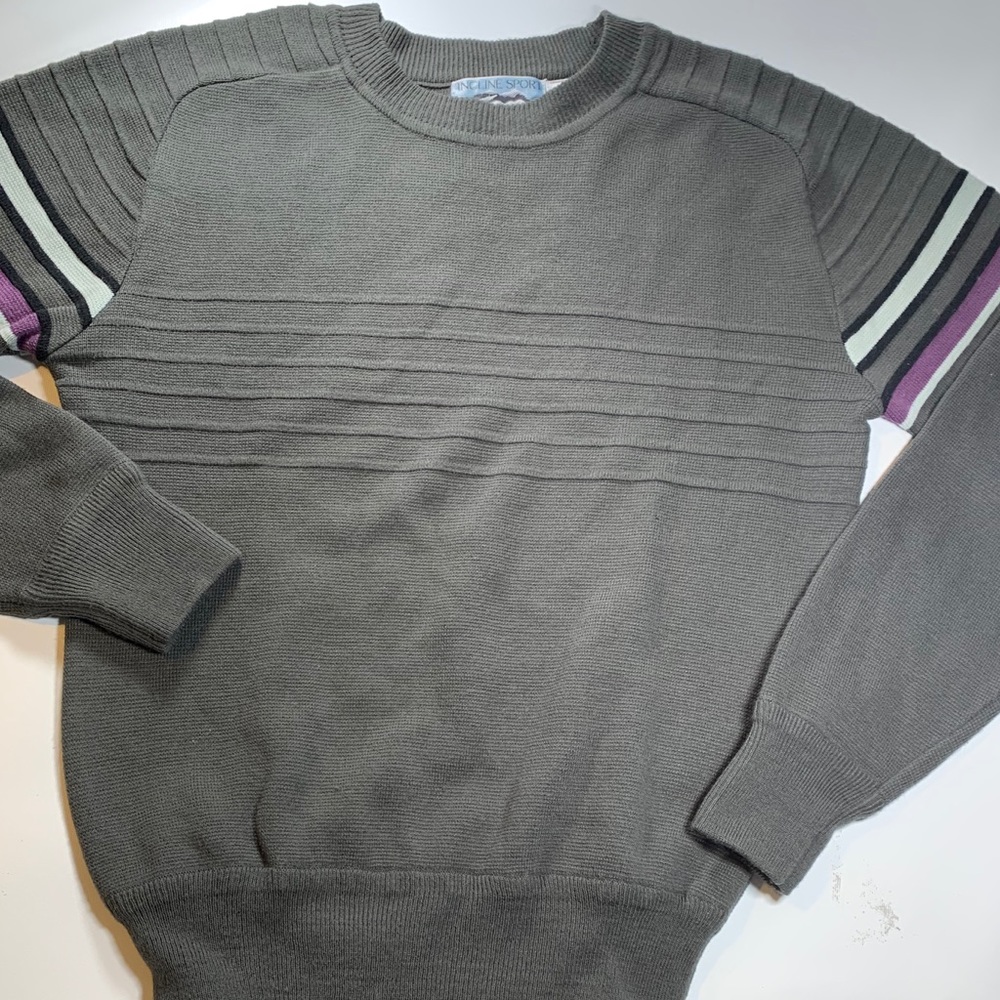 Incline Sport | Sweater Stripped Pattern on Sleeve Gray Purple White Size Medium
